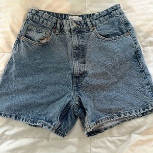Zara - High-waisted Mom Jean Shorts - size 8